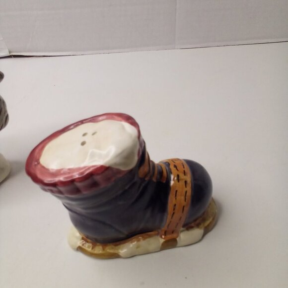 Squirrel Ice Skate Boot Salt Pepper Shakers Ceramic Chipped - Picture 13 of 16